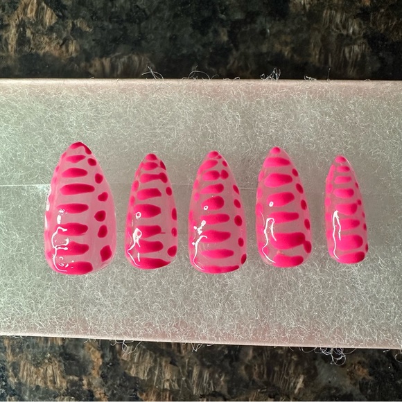 “Gator Tail”🐊 Press On Set by LoveScottiNails - Picture 8 of 13